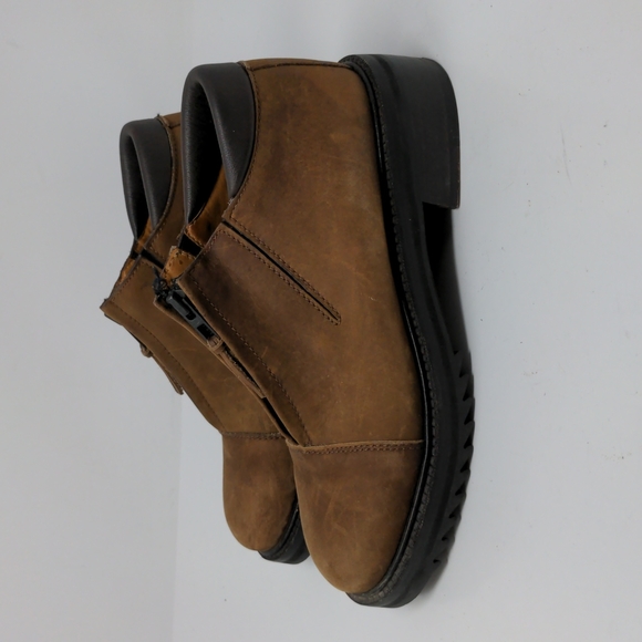 Cole Haan Leather Ankle Booties Chunky Heel Zipper Closure Brazil Brown Size 7B - Picture 4 of 14